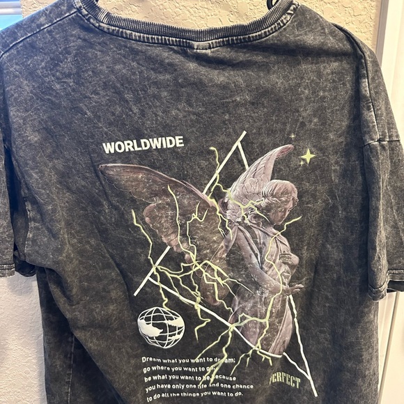 ROMWE Graphic Tee, Size Large - Picture 2 of 2